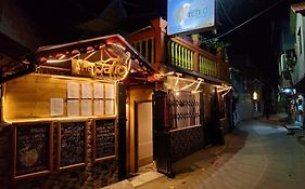 Golden Orchid-The Lodge